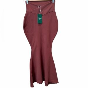 HALARA Rosewood Ribbed High-Waist Midi Skirt